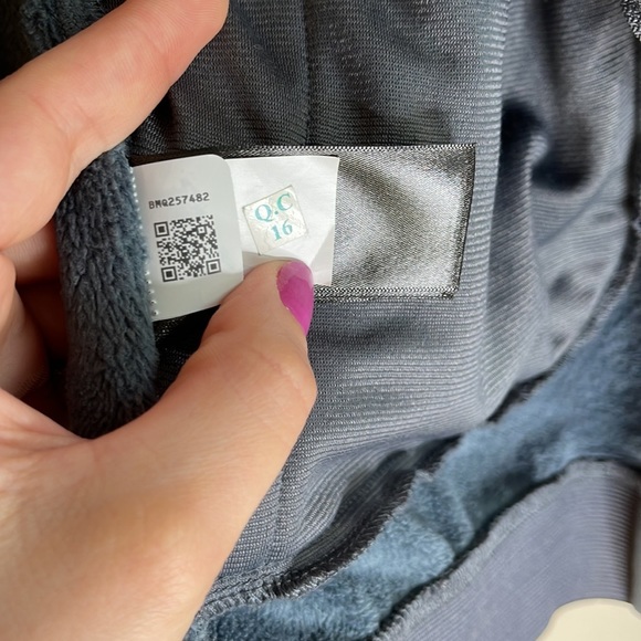 The North Face Full-Zip Hoodie. Size: Large - Picture 10 of 11